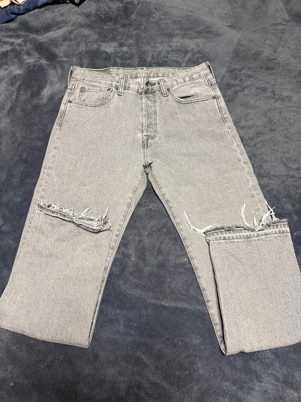Levi's Men's Light Grey Distressed Relaxed Jeans size 31/30